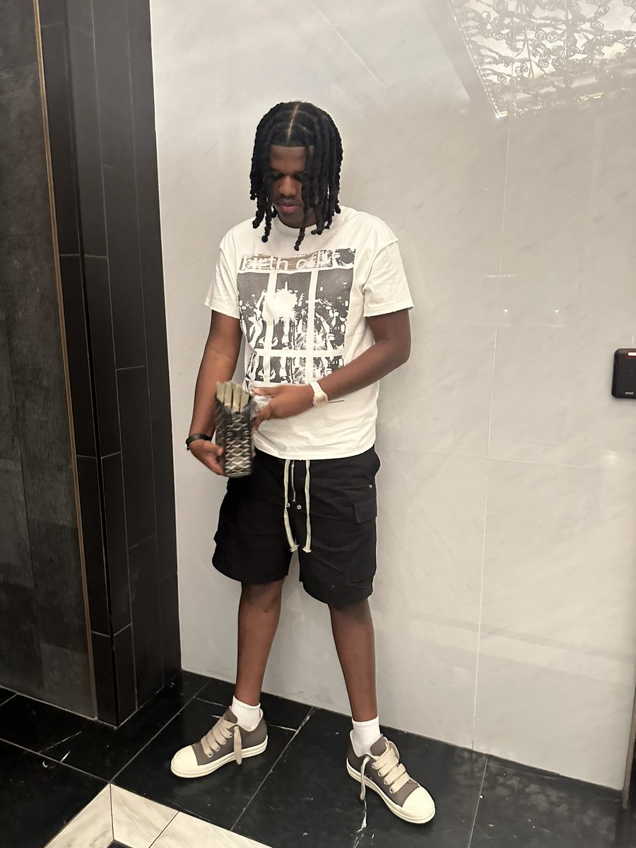 Guapchaserr's tweet photo. ⛹🏾‍♂️ #LLN https://t.co/jTOvBQLG6g