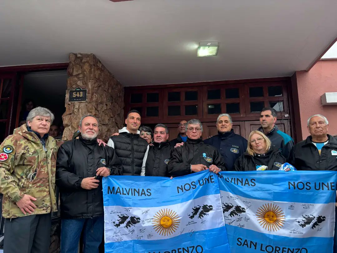 somoscorta's tweet photo. Los veteranos de Malvinas de San Lorenzo visitaron a Lionel Scaloni en Pujato, Santa Fe.

https://t.co/UgSv4IW2UV https://t.co/bo8QedpgGf