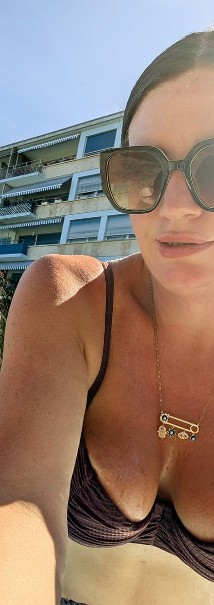 imtiaof's tweet photo. 🤍 Coucou c'est Tia 🌸 
Vous avez passez une bonne journée mes chéris?

Aujourd'hui c'etait piscine , et vous? 🤍🌸

#onlyfan 
#onlyfanfrance 
#naturelle https://t.co/knLwFgnHYV