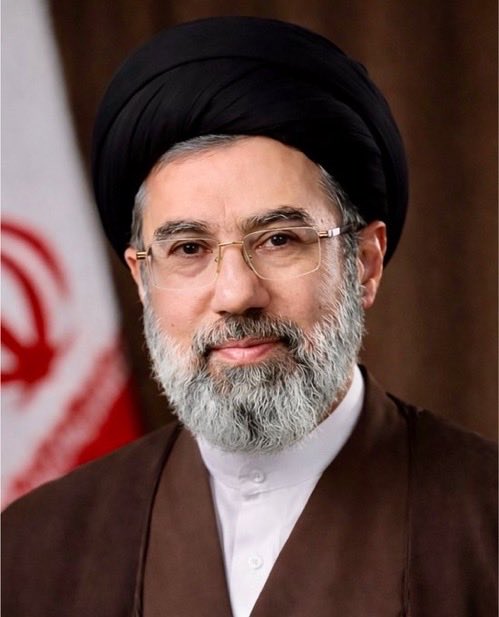NewsLiberdade's tweet photo. 🚨AGORA - Inteligência dos EUA constatou que o novo Líder Supremo do Irã, Mojtaba Khamenei, está "muito mais interessado" em obter uma arma nuclear do que seu pai, relata o NYT https://t.co/JM29s9Sp6B