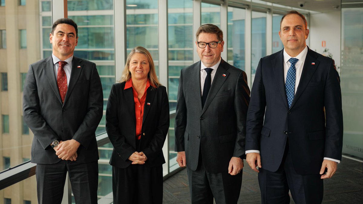 meconomia's tweet photo. ¡Este 2026 avanzamos en impulsar la inversión y recuperar el crecimiento de Chile! 🇨🇱

En la #CuentaPública Participativa 2026 de nuestro ministerio, encabezada por el biministro Daniel Mas, las autoridades destacaron los avances en inversión, simplificación regulatoria y desarrollo productivo realizados durante el último año.

Con estas acciones proyectamos una visión de crecimiento y desarrollo hacia 2030, para consolidar la capacidad productiva de nuestro país.

Conoce más aquí ⬇️
https://t.co/SonTKImGEr