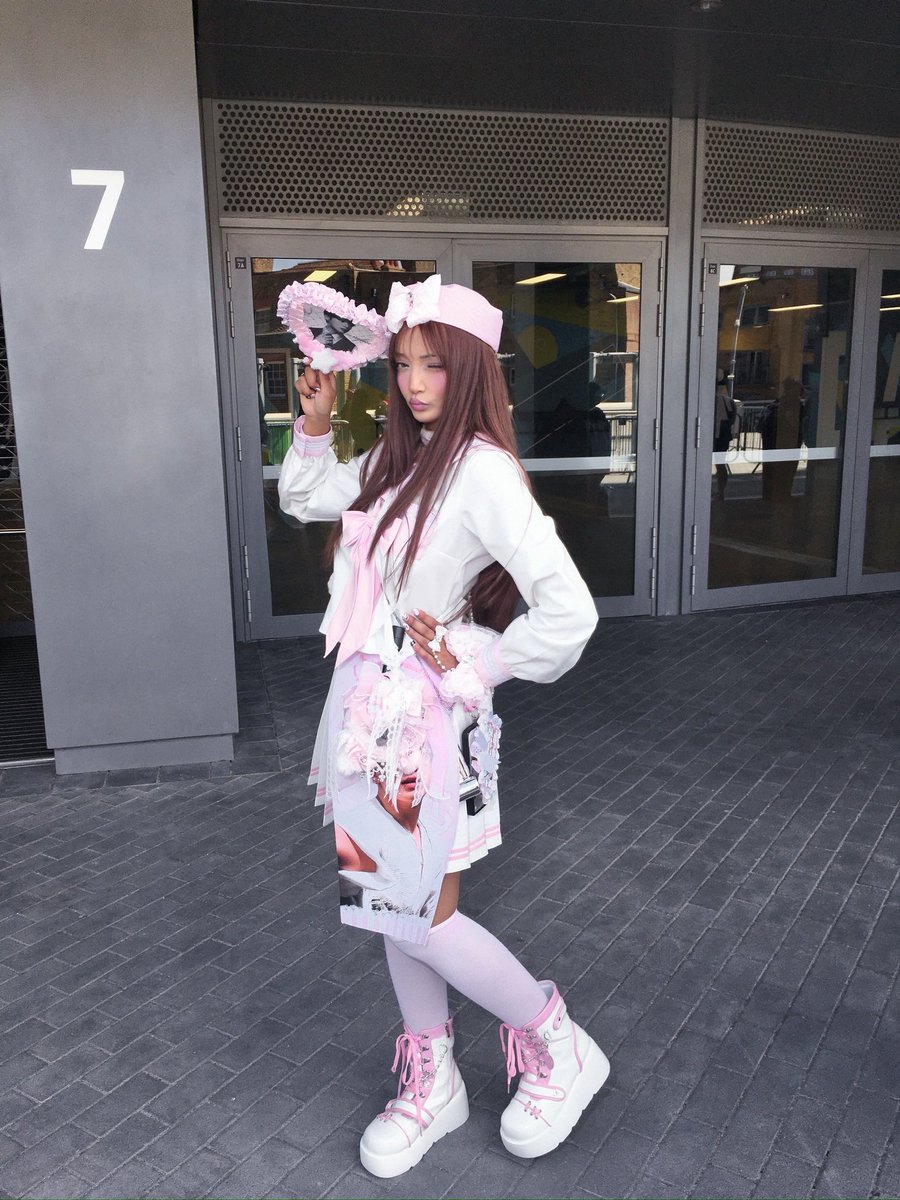 itgirlsari's tweet photo. jungkook’s pink sailor girl ⚓♡⊹₊ https://t.co/RiARTD6E6U