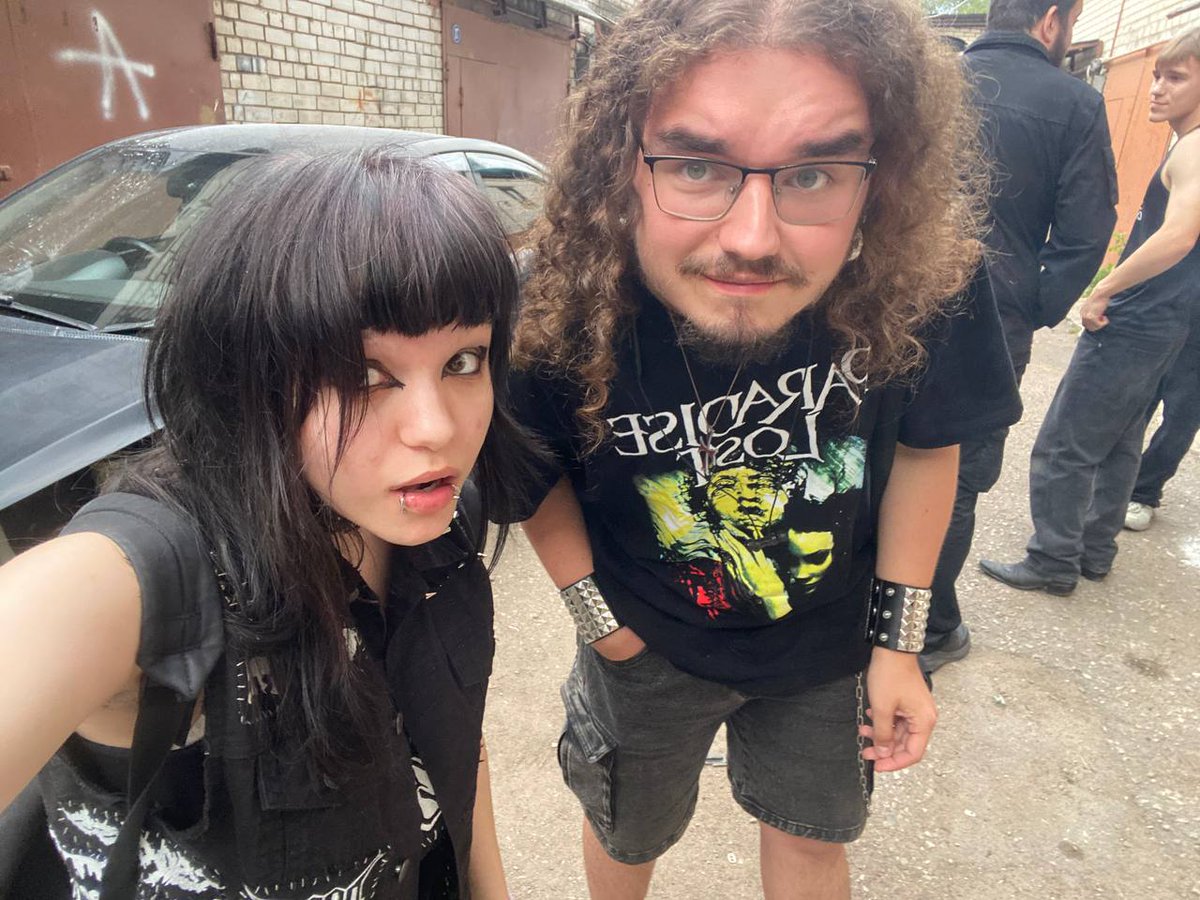 metalheadcommie's tweet photo. Пошли с подругой на пятничный джем в клешню 💪💪 https://t.co/BIaJevAQnK