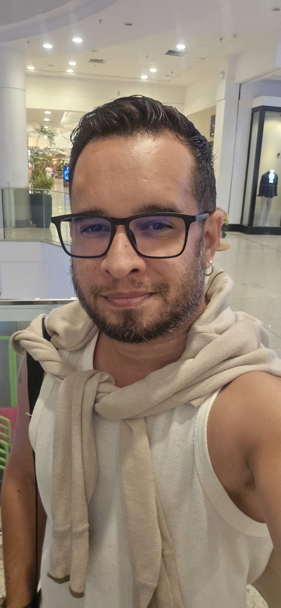 rapha_alisson's tweet photo. Ultimo dia no Rio. O clima mudou.
Agpra aproveitar o restinho da sexta. https://t.co/fQ3DwK35JX