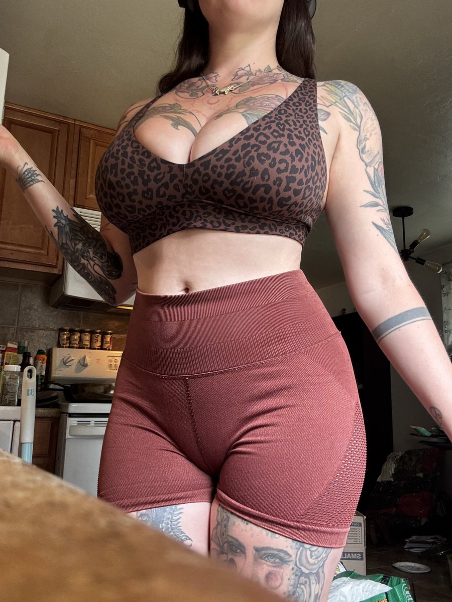 Candid_Wonder's tweet photo. OOTD 🥰 https://t.co/8Uc9lobCAg