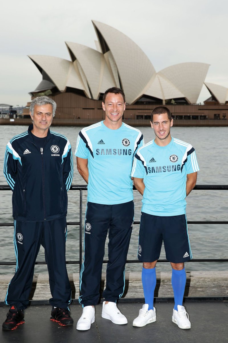 ChelseaInPhotos's tweet photo. Chelsea arrive in Sydney 🇦🇺📍 (2015) #CFC https://t.co/Q0WSAlBzs2