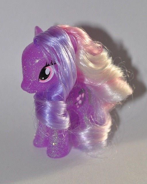 yunfettizsu's tweet photo. I love when my little pony’s look like they consumed a heck load of glitter ⋆˙⟡ https://t.co/RlYSuI5pxS