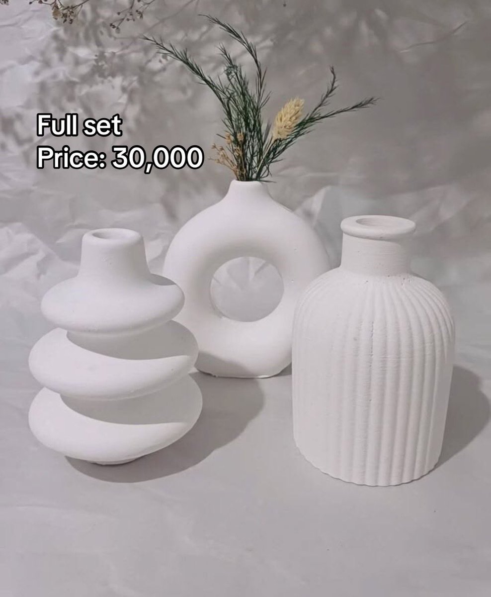hocreativity93's tweet photo. Aesthetic flower vases available for immediate pickup https://t.co/AtChVVnoaA