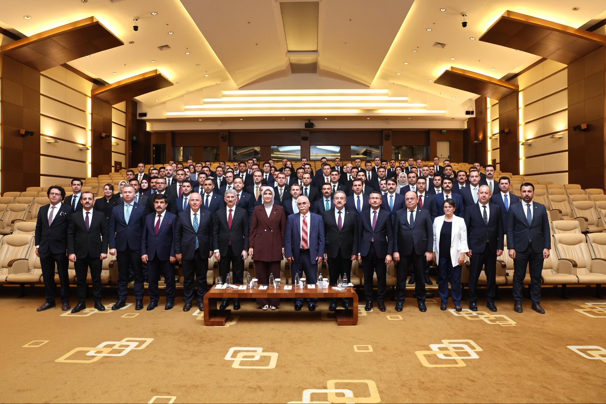 kubrayigitbasi's tweet photo. 111. Dönem Kaymakam Adaylarımızla birlikte Anayasa Mahkemesi ziyaret programına katıldık.

Anayasa Mahkemesi Başkanı Sayın Kadir Özkaya, Anayasa Mahkemesi Üyeleri Sayın Muhterem İnce ve Sayın Doç. Dr. Recai Akyel tarafından gerçekleştirilen konuşmalarda; kaymakam adaylarımızla mesleki tecrübelerini ve birikimlerini paylaşarak kamu hizmetine ilişkin değerli tavsiyelerde bulundular. Program vesilesiyle kendilerini makamlarında da ziyaret ederek istişarelerde bulunduk.

Ülkemizin geleceğinde önemli görevler üstlenecek kaymakam adaylarımızın mesleki gelişimlerine katkı sunacağına inandığımız programda emeği geçenlere teşekkür ediyorum. 🇹🇷