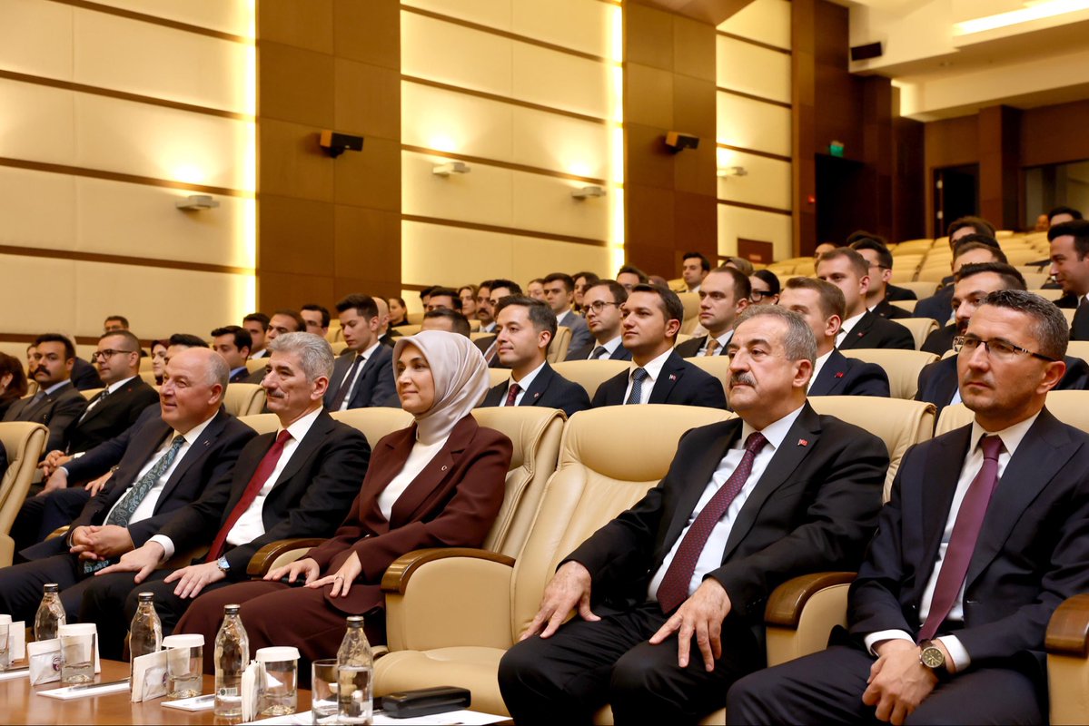 kubrayigitbasi's tweet photo. 111. Dönem Kaymakam Adaylarımızla birlikte Anayasa Mahkemesi ziyaret programına katıldık.

Anayasa Mahkemesi Başkanı Sayın Kadir Özkaya, Anayasa Mahkemesi Üyeleri Sayın Muhterem İnce ve Sayın Doç. Dr. Recai Akyel tarafından gerçekleştirilen konuşmalarda; kaymakam adaylarımızla mesleki tecrübelerini ve birikimlerini paylaşarak kamu hizmetine ilişkin değerli tavsiyelerde bulundular. Program vesilesiyle kendilerini makamlarında da ziyaret ederek istişarelerde bulunduk.

Ülkemizin geleceğinde önemli görevler üstlenecek kaymakam adaylarımızın mesleki gelişimlerine katkı sunacağına inandığımız programda emeği geçenlere teşekkür ediyorum. 🇹🇷