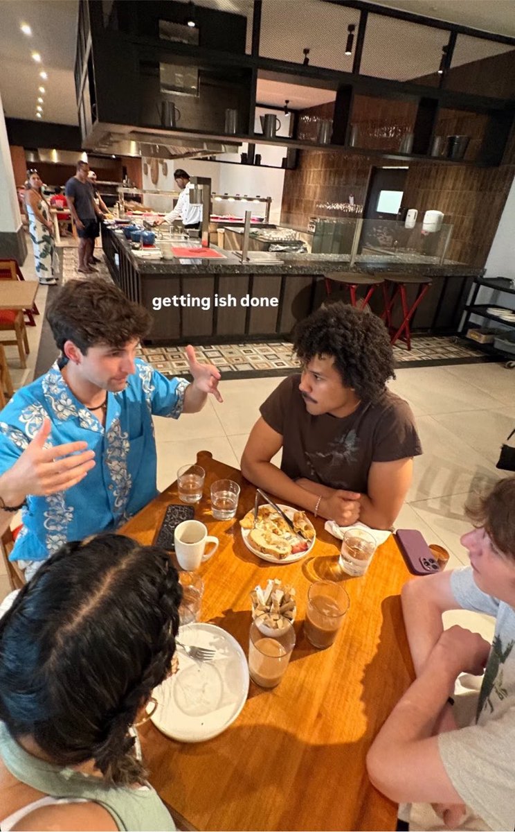bofcrave's tweet photo. Anthpo appears to be yapping while the rest listen in Hanbon’s latest Instagram story. https://t.co/D3Jg8F2riX