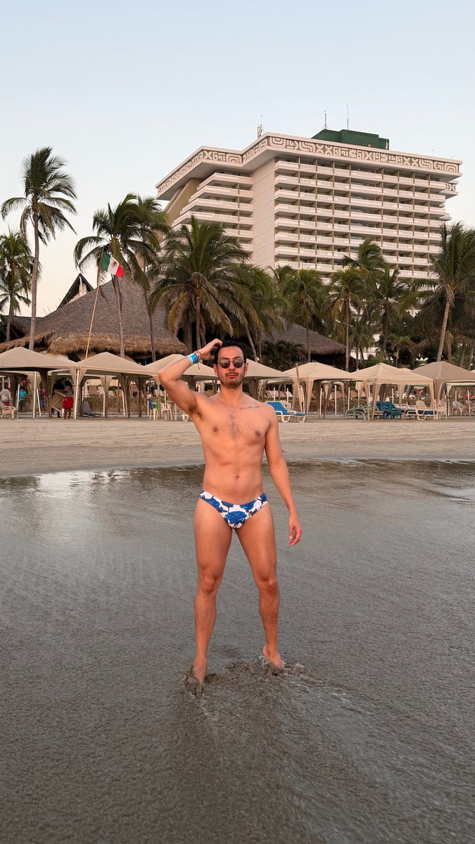Pedro_Rodher's tweet photo. #tb #playa #acapulco https://t.co/VyQJVX8vJL