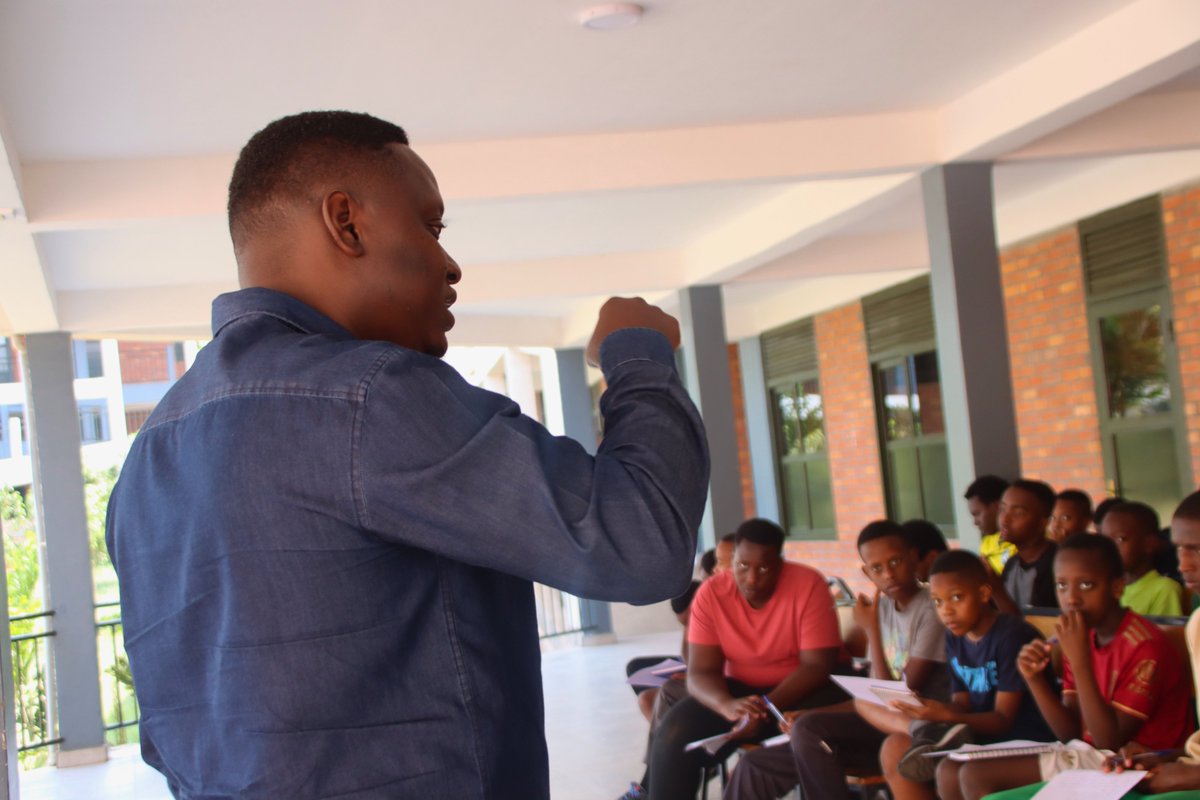 GSF_RC's tweet photo. #BoysToMen | Day 5
We welcomed @amutangana, President of @Belvancefound, for a powerful session on Digital Responsibility.
The message was clear: Use the internet for good, balance screen time with reading, helping at home, and play—and always respect your parents.
@EquiBridge https://t.co/p1YMZXGqtm