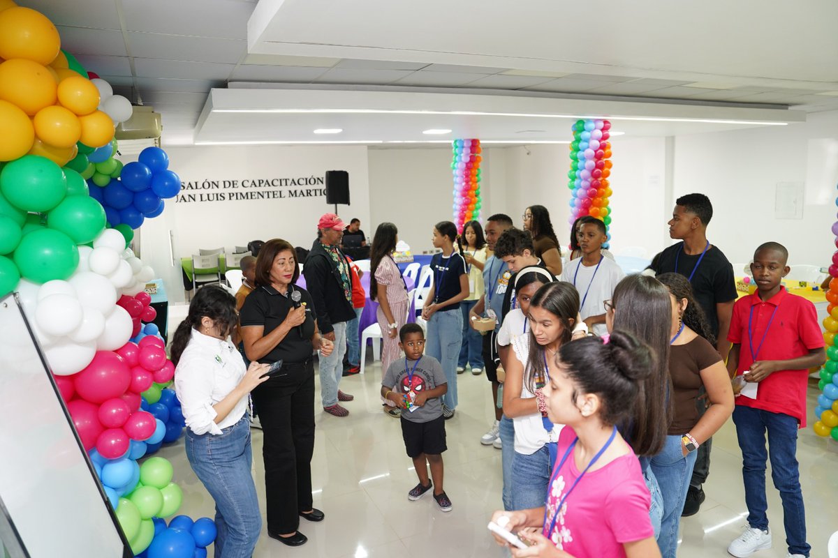 fedomurd's tweet photo. 🎉 "Un Día en el Trabajo de Mamá y Papá"

Fedomu recibió a los hijos de sus colaboradores para una jornada especial organizada por los departamentos de Recursos Humanos y Protocolo, con el apoyo de la Dirección Ejecutiva 💙

Lo mejor del día 🧵👇 https://t.co/hmlU7X7Eb1