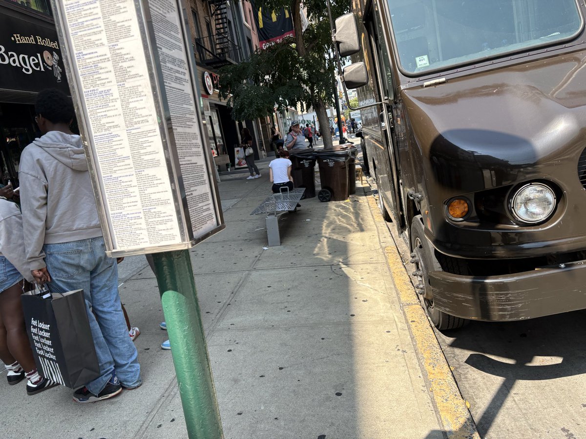 Spin0za1's tweet photo. @UPS please tell your drivers not to sit in their trucks blocking our bus stops https://t.co/fkMRnGWrhd