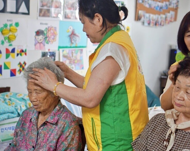 noahbrown19841's tweet photo. “I thank the volunteer group for providing beneficial activities such as cognitive enhancement programmes and pottery experience”

Nationwide Sincerity: Shincheonji’s "Baekse Manse" Programme Fills the Gaps in Senior Care in Yangsan
✅https://t.co/EDOOAPVJZH

#VolunteerWork #Love https://t.co/kBDjHVOHj0