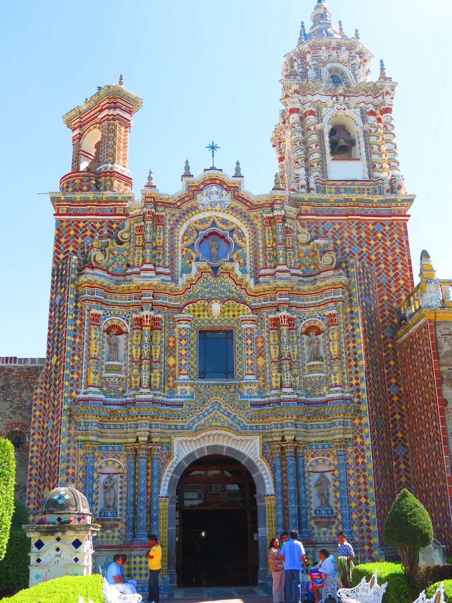 CharmOfCulture's tweet photo. The Church of San Francisco Acatepec 🇲🇽

A standout example of Mexican Baroque architecture, the church is renowned for its colorful Talavera-tiled façade and red-bricks. https://t.co/gGQ6B9x4vF