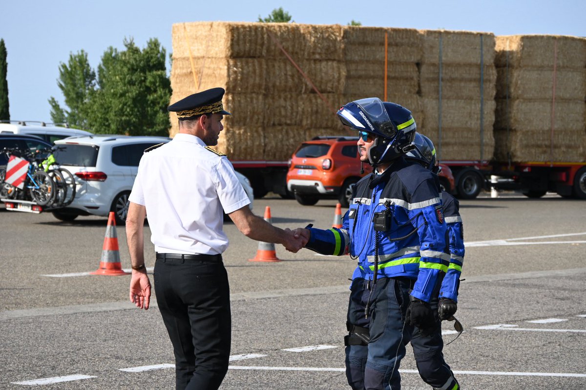 Prefet_82's tweet photo. #SécuritéRoutière 🚔 | À l’occasion des grands départs, le préfet de Tarn-et-Garonne a participé à une opération de contrôle au péage de Montauban Sud

⚠️En 2026, la mortalité routière est en hausse de 75 % et les blessés de 50 % par rapport à 2025

🚗 Soyons prudents ! https://t.co/vUIVn3prOR