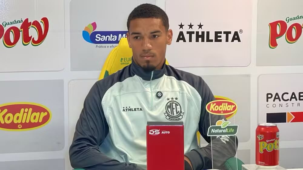 newscolina's tweet photo. “Nada me preocupa. Temos trabalhado forte e sabemos que enfrenta uma grande equipe. 

Conhecemos onde eles têm brechas, mas acho que eles é que têm que se preocupar com a gente.“

— Denilson, meia do Mirassol, sobre confronto com o Vasco. https://t.co/XqG3uOrZ7U
