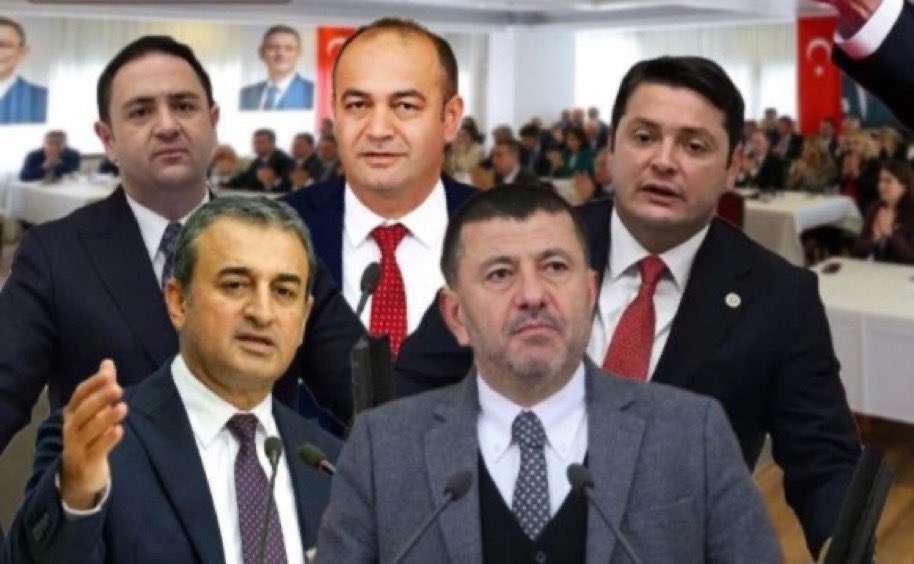 diyadinosman's tweet photo. ÖZGÜR BEY
KEMAL BEYİ 
DİNLEMİŞ!..

Özgür Özel, Kılıçdaroğlu tarafından kesin ihraç talebiyle  YDK'ya verip üyeliklerini askıya aldığı dostlarını resmen auta attı.
Burhanettin Bulut, 
Özgür Karabat, 
Turan Taşkın Özer, 
Umut Akdoğan,
Ve
Veli Ağbaba’ya
Yeni Parti'nin 80 kişilik Parti Meclisinde yer verilmedi.
Yani…
Fezleke ve soruşturmalarda adı geçen 5 isim dışarıda kaldı;
Bu isimler konusunda Kemal Kılıçdaroğlu’nun verdiği kararın doğrululuğunu Özgür Bey belgeledi.