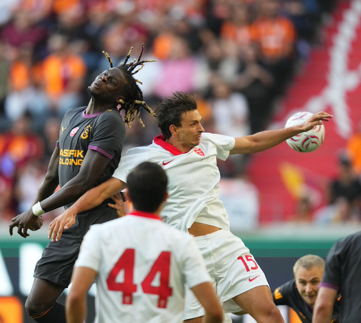 GalatasaraySK's tweet photo. 📸 Karşılaşmanın ilk yarısından kareler. https://t.co/Unl5bin5s7
