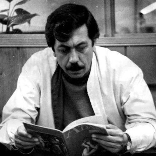 kumaslt's tweet photo. Saraylar saltanatlar çöker
kan susar birgün
zulüm biter.
menekşeler de açılır üstümüzde
leylaklar da güler.
bugünlerden geriye,
bir yarına gidenler kalır
bir de yarınlar için direnenler…

#AdnanYücel https://t.co/3UNyV3wyxN