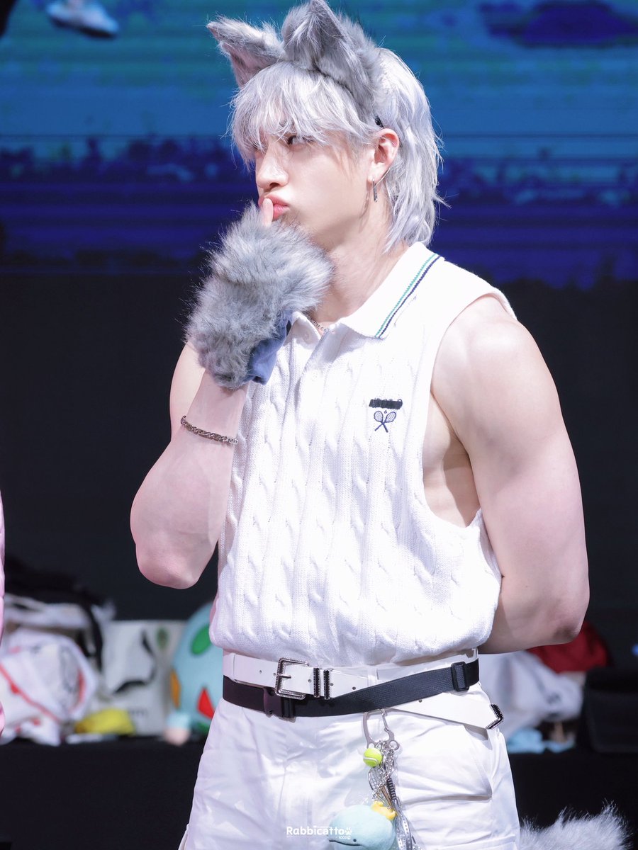 CHANBAHNGLOOKS's tweet photo. https://t.co/QtmBa0Xtaw