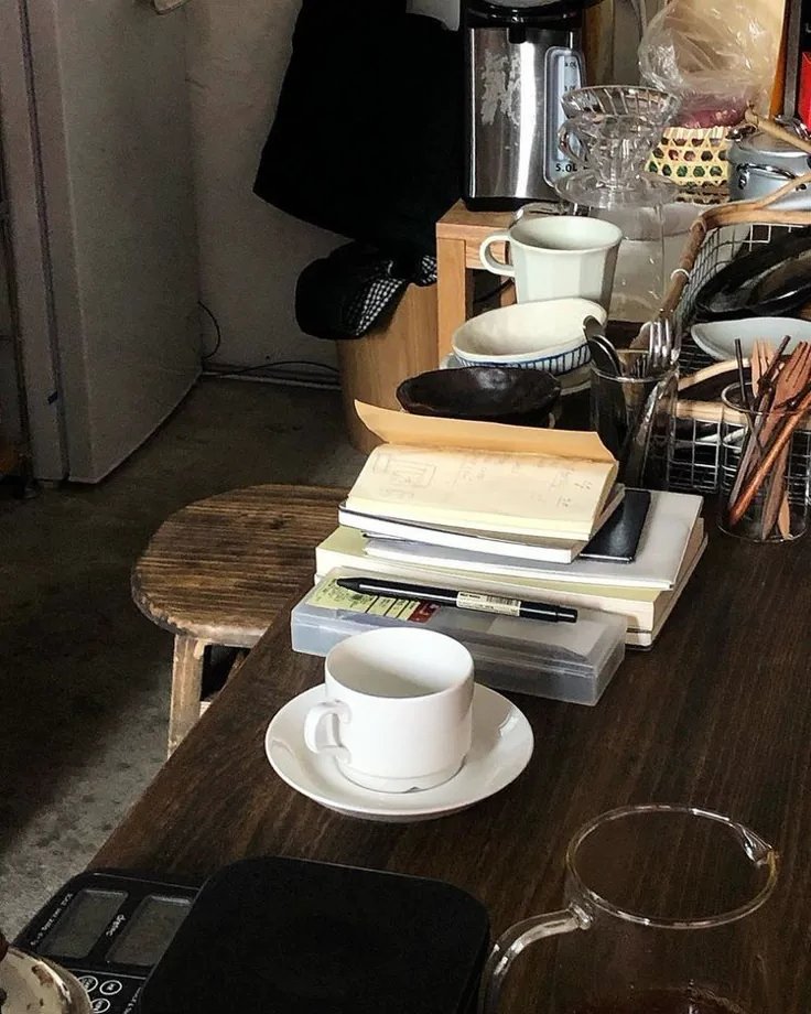 iCatsurmal's tweet photo. Coffee.pages.silence ✨ https://t.co/RrSGXhGoQQ