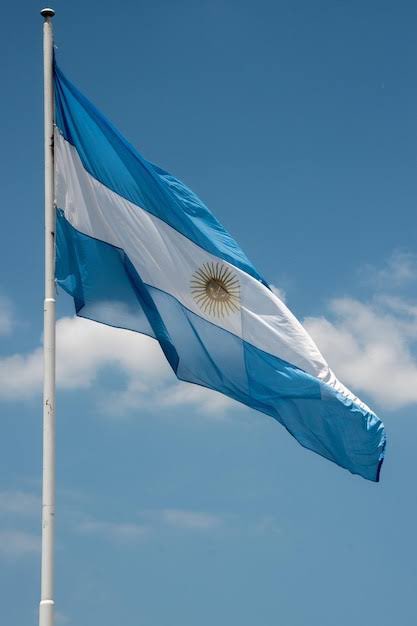 chica_cromatica's tweet photo. imagínate estar en cualquier parte del mundo y que el cielo te regale y bandera… como no van a envidiar ser argentinos? no todos nacemos con semejante privilegio https://t.co/QhZCQW7PzG