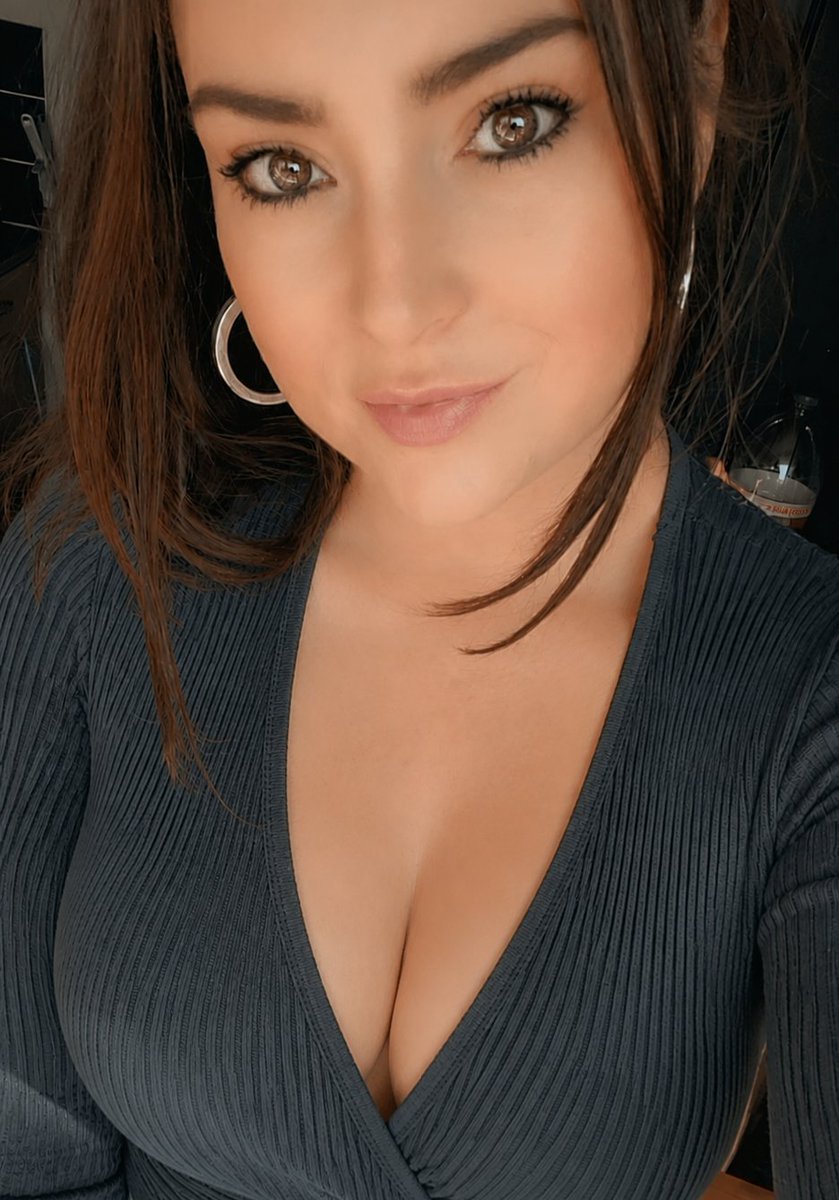 Zoe_Rod5's tweet photo. Have a great Friday night everyone. 🍻🥰 x https://t.co/xDTwfx34E0