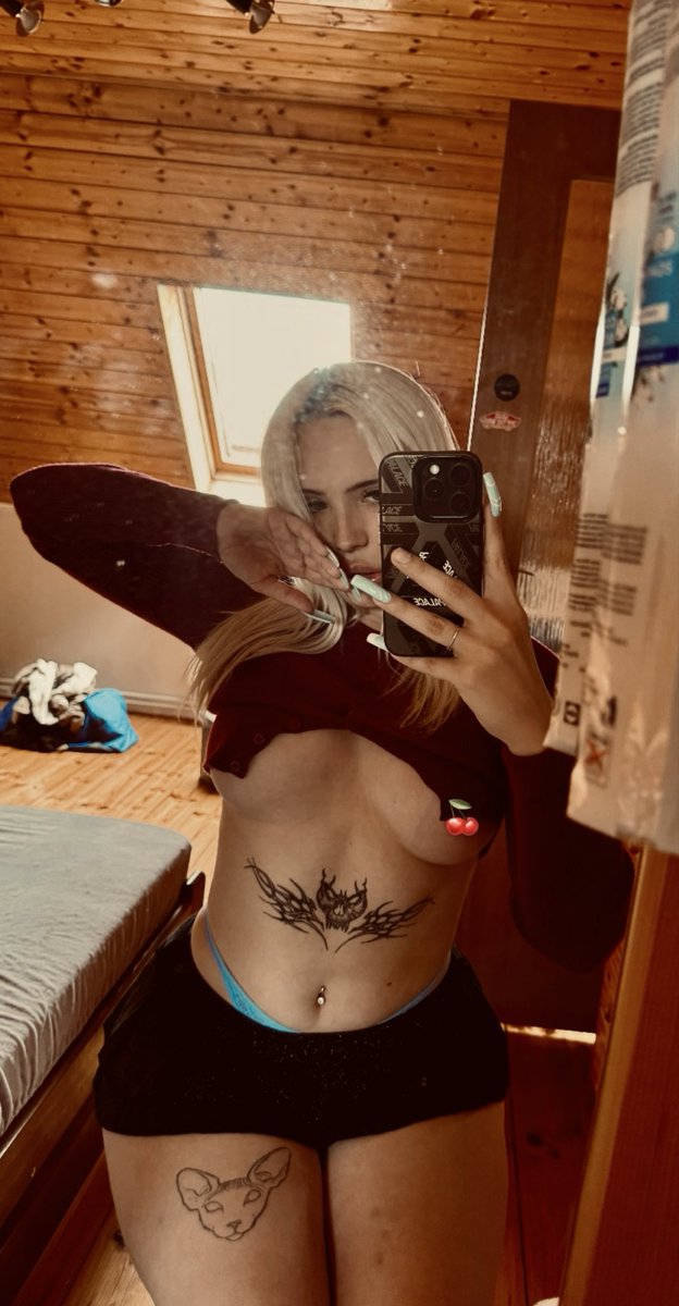 SarahNoirx's tweet photo. hi🌸 https://t.co/FbHHXE1BfX