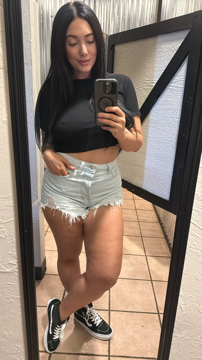 Justine Michelle ⚡️ tweet media