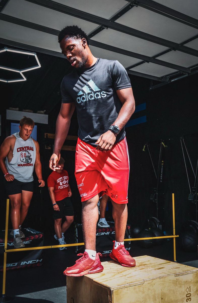 TimmyEmongo9's tweet photo. Don’t got to say too much! The results will show real soon⭐️ #preparationiskey🔑 #Mrfootball26 https://t.co/aCNMXPAI1M
