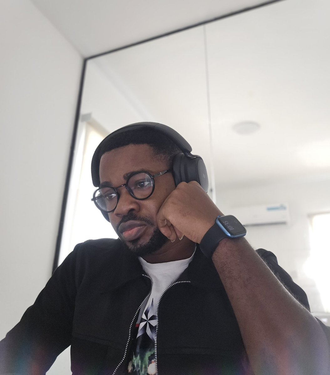 Deethevan's tweet photo. 🎶 It might seem crazy what I’m about to say… 🎶

Monday is literally a few minutes away.

If you’re still believing the “weekend just started,” I admire your optimism. 

Because in a few minutes, you’ll be setting alarms and ironing clothes. 🤝 https://t.co/kEfoQU2pKZ