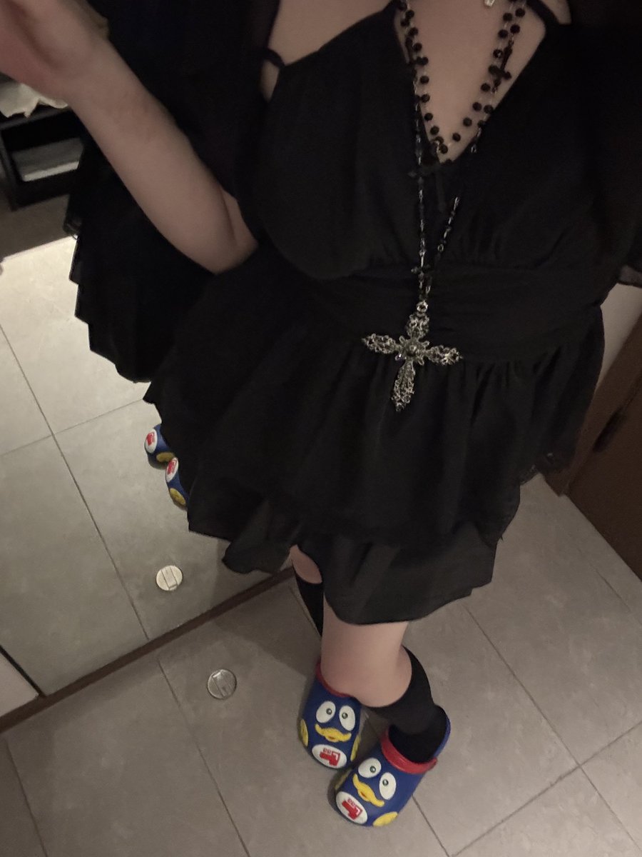 ciulryoiiae4yo's tweet photo. 第一张才初二。我简直天生骚货吧 #反差 #女初 https://t.co/qCKQUVruC3