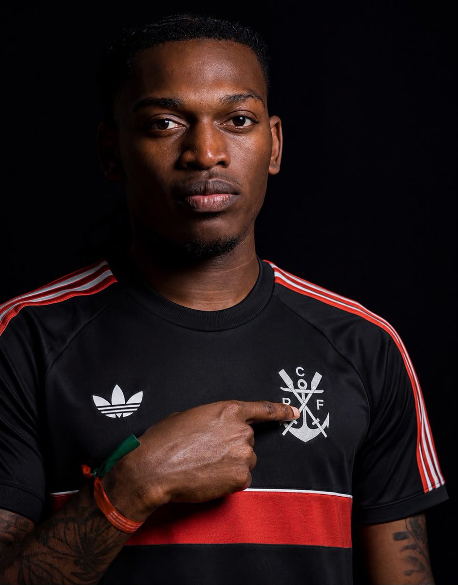 PapaRubroNegro's tweet photo. “NO RIO SÓ TEM UM…” 

Se ele gosta do Calor do Rio e no “Rio só tem um”, já colocamos o novo manto Originals da Adidas nele. Ficou bem? Alguém gostaria de ver o Rafael Leão no Malvadão? https://t.co/BLoC6xhJha