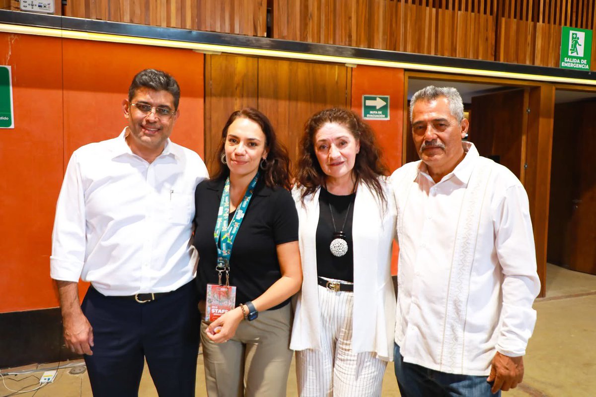 DesEconomicoOax's tweet photo. Como resultado de las #MesasDeNegocios de la #FeriaDelMezcal2026 impulsaremos la exportación a Canadá de harina de maíz, gomitas de mezcal, chocolate y garbanzo molido, gracias a la vinculación con Olga Malanco, de #LatinCore y Josefina Lombard Sánchez, de @COMCE_Sur. https://t.co/4SytA0tcUZ