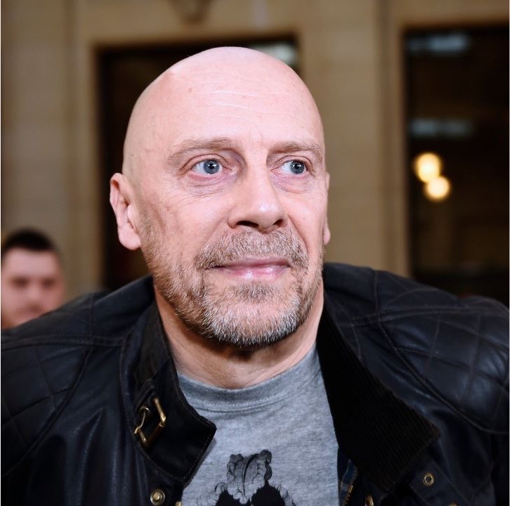 Aqabaeb's tweet photo. 🚨Alain Soral (Servette FC) confirme l’arrivée imminente de Kondogbia :

"Alors si tu veux je l’ai bien connu à Lens parce qu’il était assez actif sur le forum E&amp;R à l’époque.

C’est vérifiable hein. 

Et on est pas sur du Didier Ndong.

Y a quand même le soucis de la technique." https://t.co/v6hcEmPla9