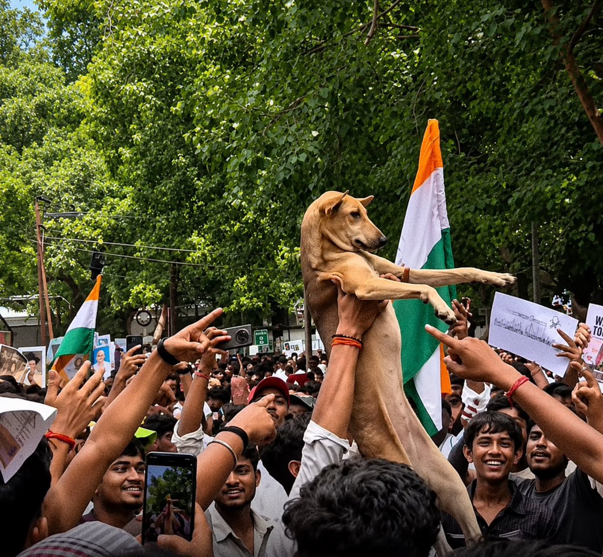 Warlock_mohit's tweet photo. Wild card entry of Dhruv Rathee in CJP protest 🔥 https://t.co/epuZQh2XQJ