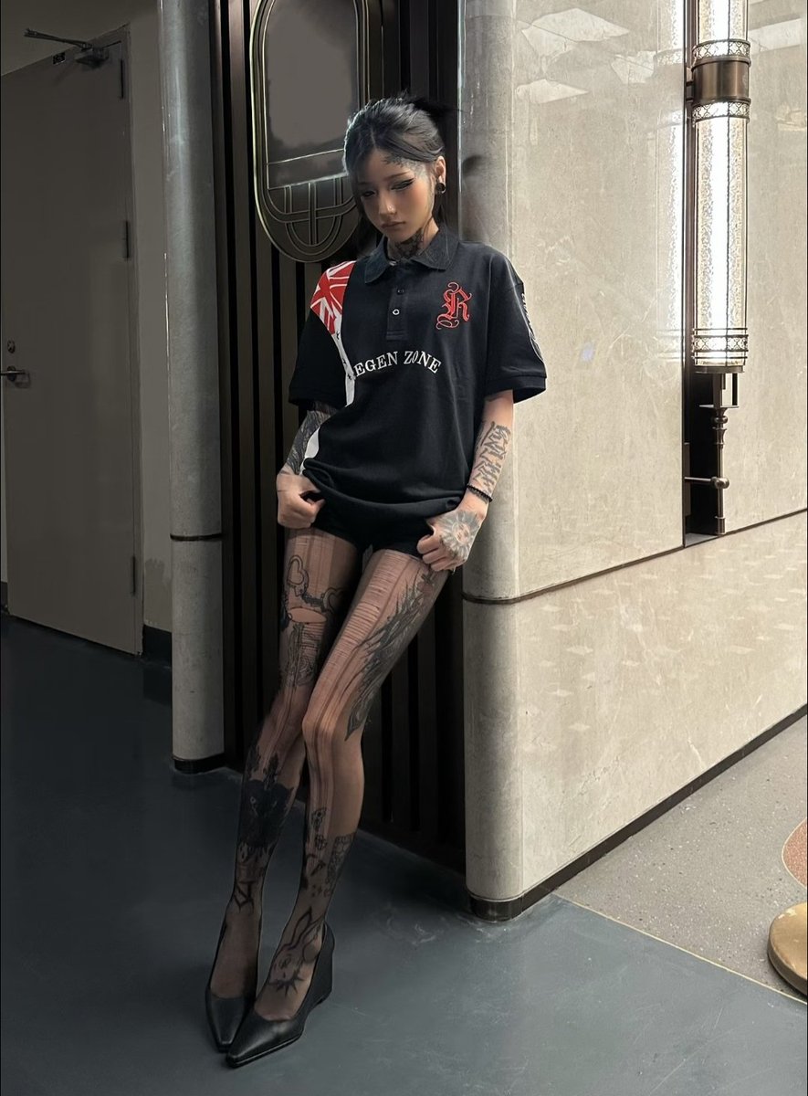 bbbaccccc's tweet photo. all black https://t.co/nqOuRMcg7f