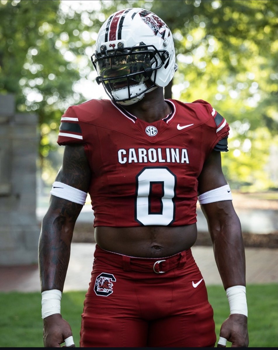 Best_Virginia's tweet photo. Hey @WVUniforms304 after seeing South Carolinas new uniforms from Nike. I noticed one thing on their jersey that could fix the problem I know a lot of people have with our current jersey. How about that collar! Would love to see that mid 2000’s style collar replace our current https://t.co/217GwFXawR