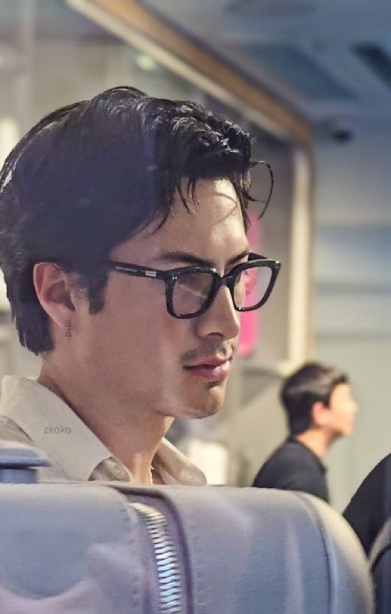 ilya_hollander's tweet photo. professor shane hollander who gets irritated by student ilya rozanov for disrupting his class. ilya who gets under shane’s skin on purpose bc he loves shane’s reactions. ilya stays after class one day to ask for extra help to which shane says+ https://t.co/owqyEA4dVF
