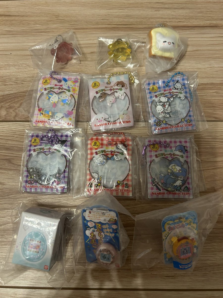 82Gqv's tweet photo. 呪術廻戦は売り切れるの早すぎ笑

黒バスは緑間どこいった？

交換募集してますのでお気軽にお声かけください！

#呪術廻戦
#黒子のバスケ
#スンスン
#クマたん
#サンリオなりきりメンダコ
#サンリオシャカシャカフレークシール風チャーム
#たまごっち https://t.co/Ih2W9DVc5t