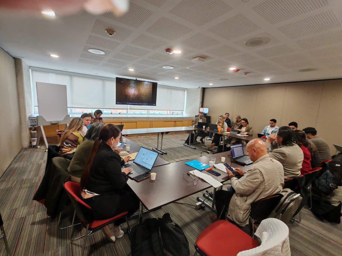 SUNETBogota's tweet photo. Continúa nuestra participación en la mesa de negociación entre las organizaciones sindicales y @SeguridadBOG 

#SUNETSuSindicatoEstatal https://t.co/u8pB1tKYES