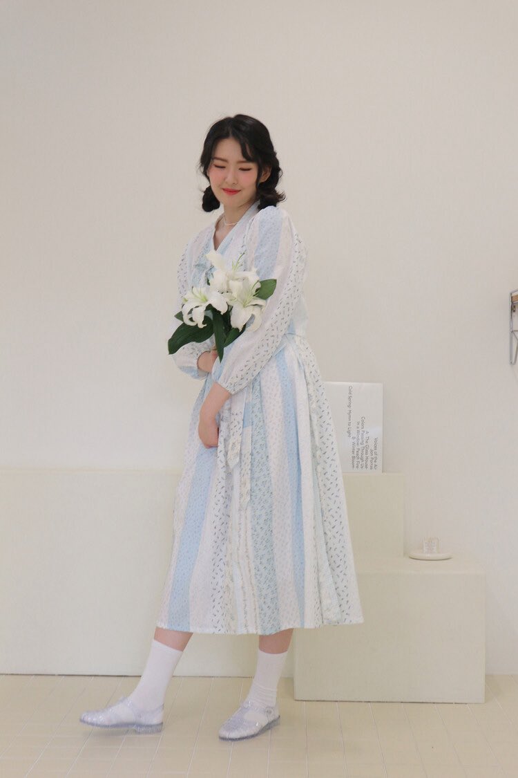 Retromance1's tweet photo. 소량 남은 원단들과 단종되는 원단들을 하나씩 굿바이 세일로 보내주려고 합니다.🥹🤍

첫 번째는 #패치워크 투피스!
주말까지 10% 할인 진행합니다.✨

✔️ #맞춤 사이즈 / 맞춤 기장 가능
#생활한복 #플러스사이즈 #한복 
이후에는 추가 제작이 어려운 디자인입니다.✨

https://t.co/glwal7MXOs https://t.co/i72izrcG0g