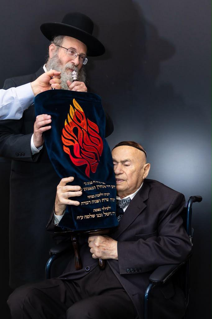 ChaimDeutsch's tweet photo. 💔 I’m deeply saddened to share that, just days after we celebrated David’s milestone 100th birthday, he has passed away. David Einhorn survived the depths of hell, and built a life that anyone would be proud of. He was wise, kind, and tremendously impactful. 

I hope that it brings his loved ones comfort to know that his last days were spent surrounded by love and celebration for the life he lived.

May his family be comforted among the mourners of Zion. 🫂