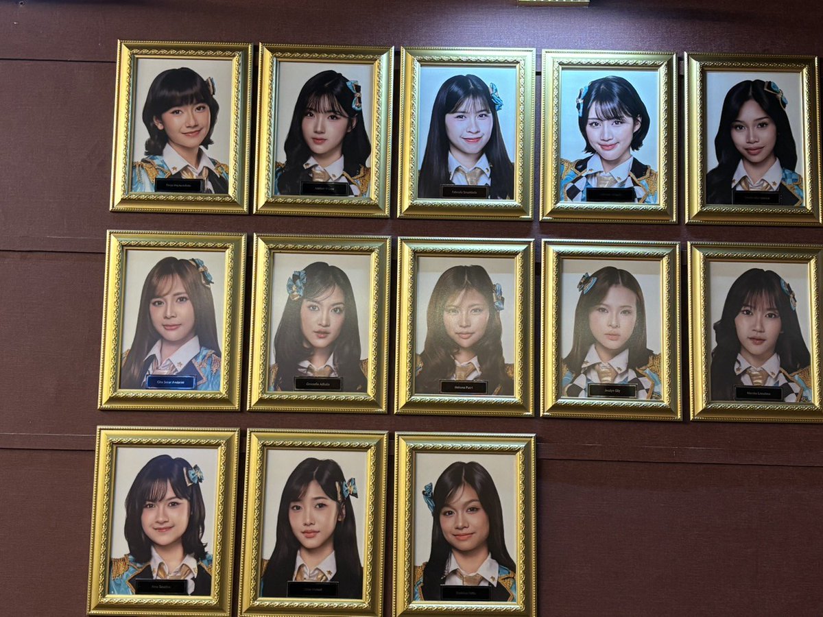 DreamCatcherJKT's tweet photo. Satu lagi bintang bersiap untuk pindah ke galaksi yang baru. 
Sedih rasanya harus berpisah, tapi melihat sayapmu yang sudah siap mengepak jauh lebih membuat kami bangga.
Terima kasih untuk semua memori yang terkenang, my little vocal queen ✨😊🤍

@Gendis_JKT48 @bestiegendis https://t.co/ODQcPsgcho