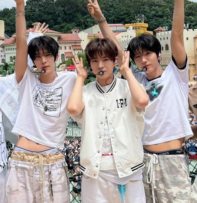 dumolpi's tweet photo. 근데 저 캘빈과 랄프로렌은 자기꺼일까
아니면 코디누나들이 따로 가져온걸까
만약에 본인꺼면 코디누나들이 전날에
너희 내일 새깅할거니까 간지팬티 입고와라
미리 공지를 해주는거임?
그럼 본인생각에 흠 이정도면 꽤괜일듯? 판단하고
입고오는거임? https://t.co/ZuZD2cTlTM