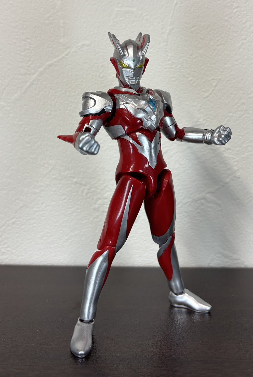 troru's tweet photo. UAF コスモライズゼロ
頭部をソフビと交換して部分塗装しました
元の頭部が膨れた感じになってるので、引き締まっていい感じ
ウルサマでの活躍で盛り上がったので一気に作りました https://t.co/iMhNaXmdJL
