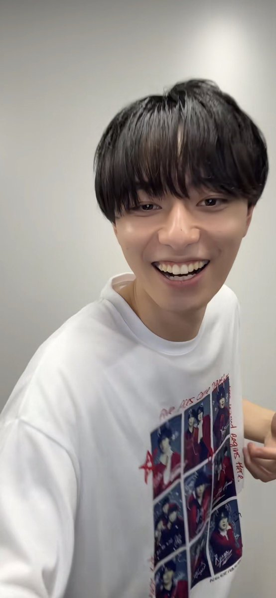 only_skm0930's tweet photo. 楽しそうでなにより🎶
変な動きしてるのにビジュいい😻 https://t.co/19F0eXV7Rn